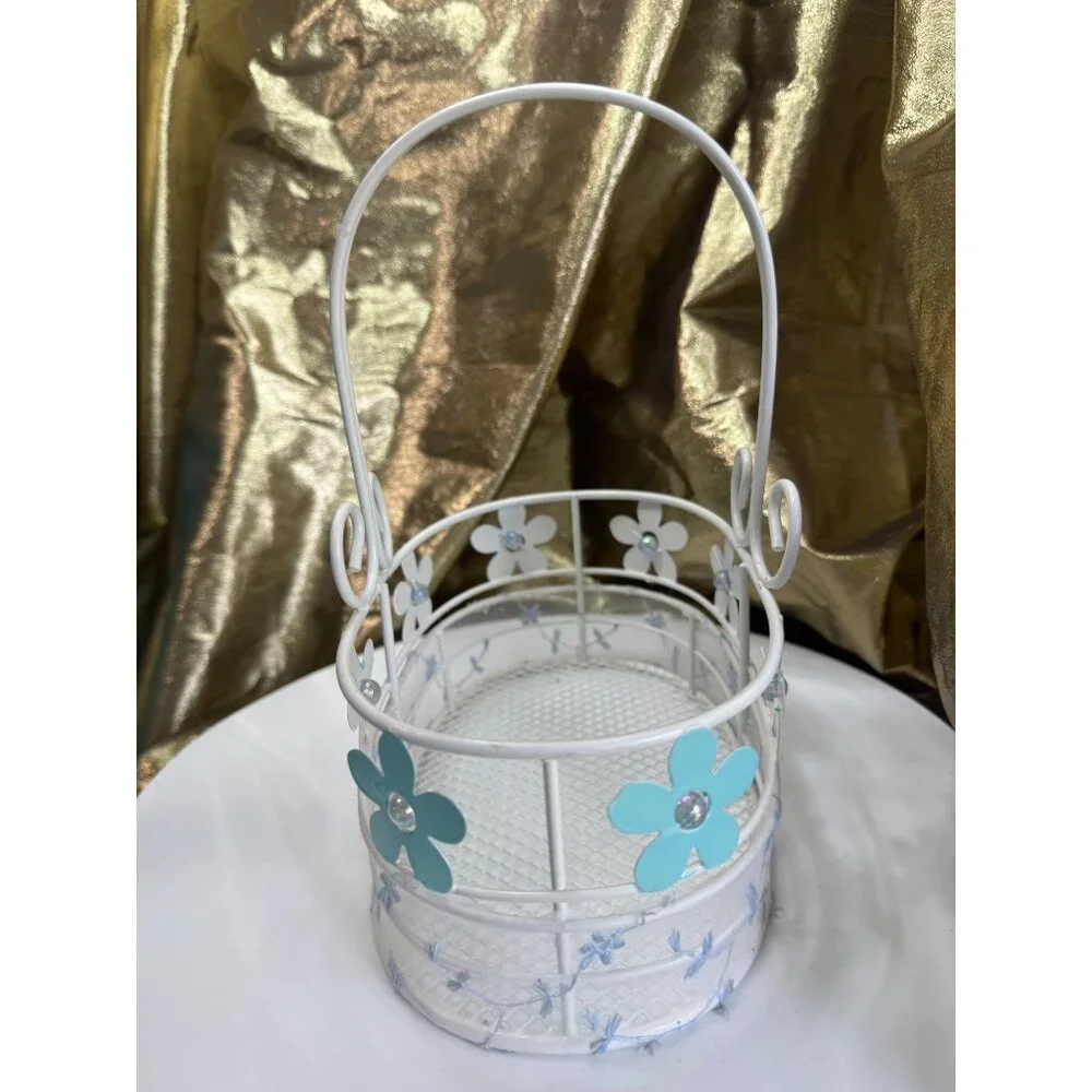 Vintage White Wire Basket W/ Blue Flower Accents & Handle 7.5" x 8.5" - Picture 4 of 6